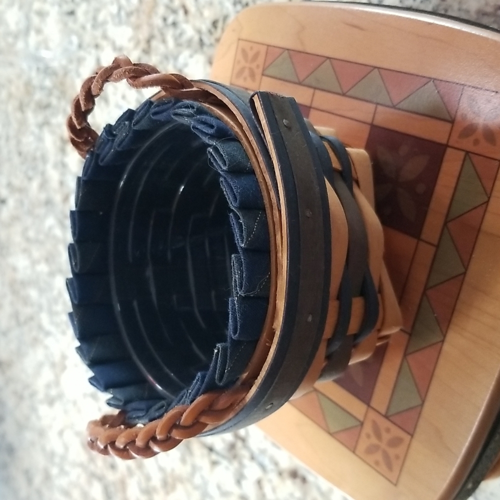 NWOT Longaberger Collectors Club Basket 1998